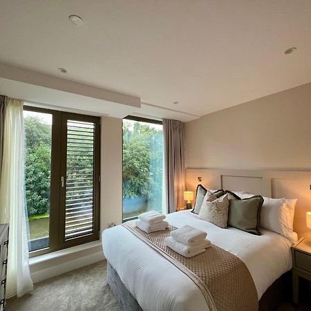 The Noir Blanc Retreat At Ryedale House Apartment York Bagian luar foto