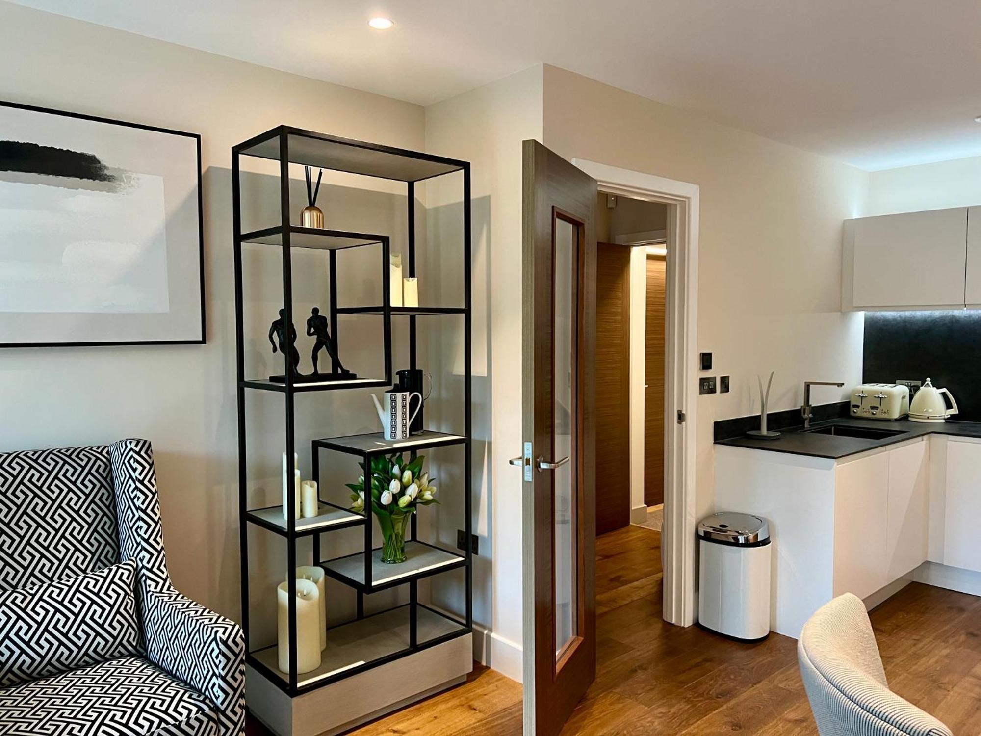 The Noir Blanc Retreat At Ryedale House Apartment York Bagian luar foto