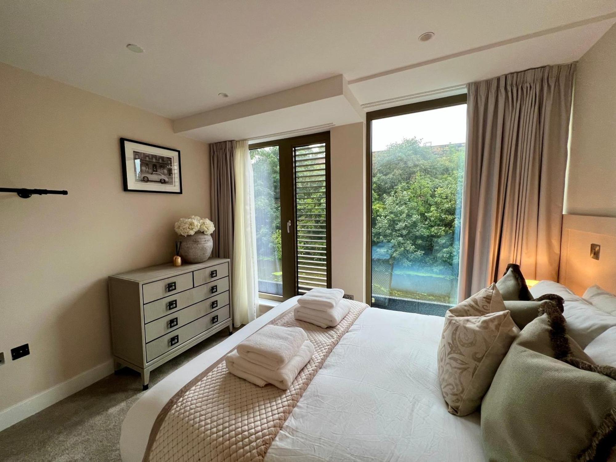 The Noir Blanc Retreat At Ryedale House Apartment York Bagian luar foto