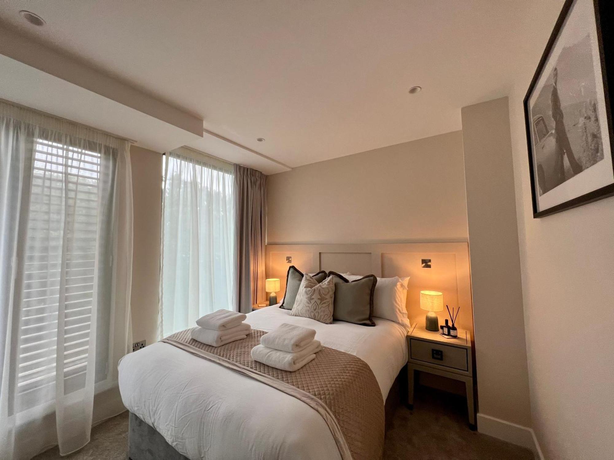 The Noir Blanc Retreat At Ryedale House Apartment York Bagian luar foto