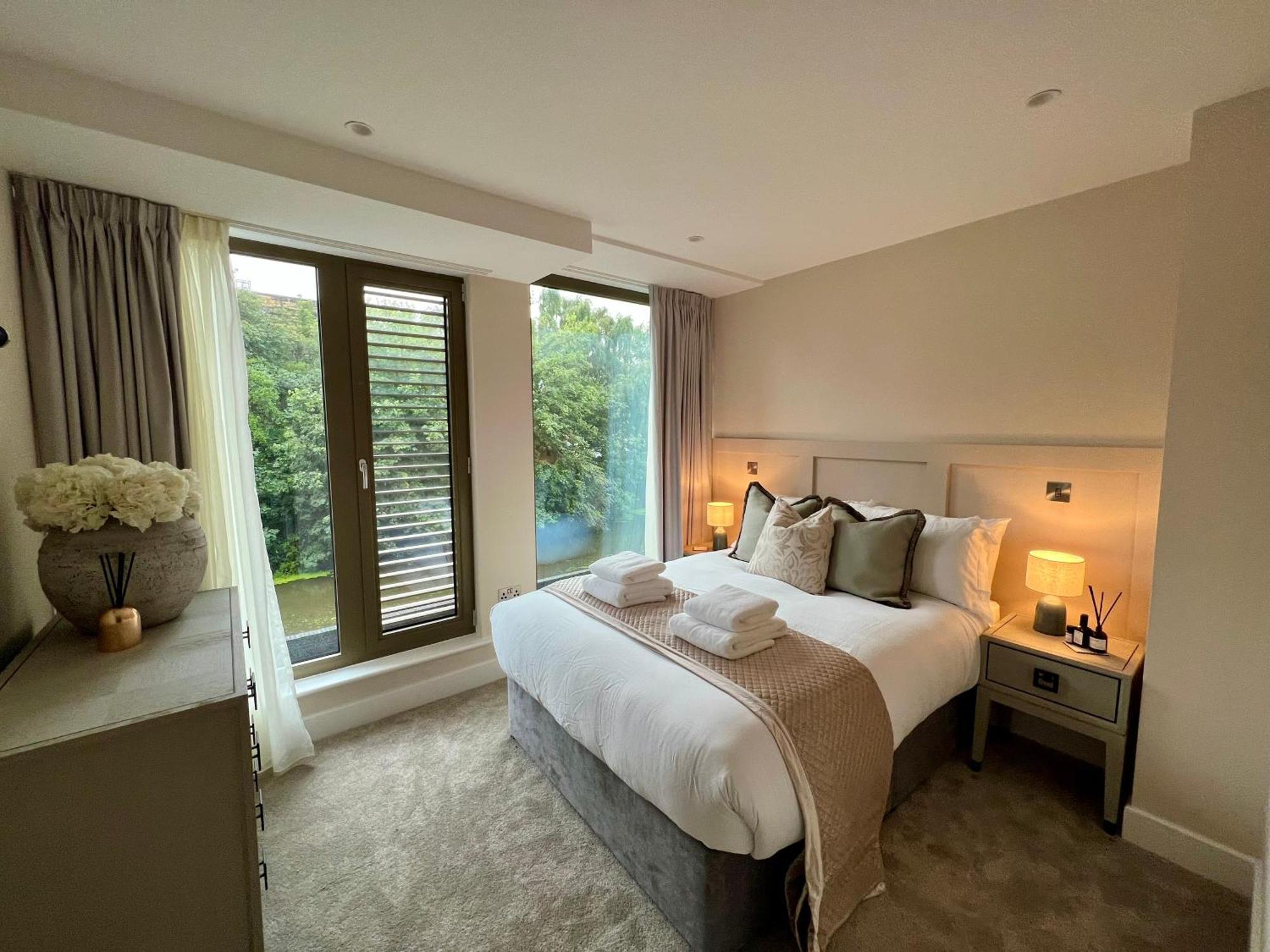 The Noir Blanc Retreat At Ryedale House Apartment York Bagian luar foto
