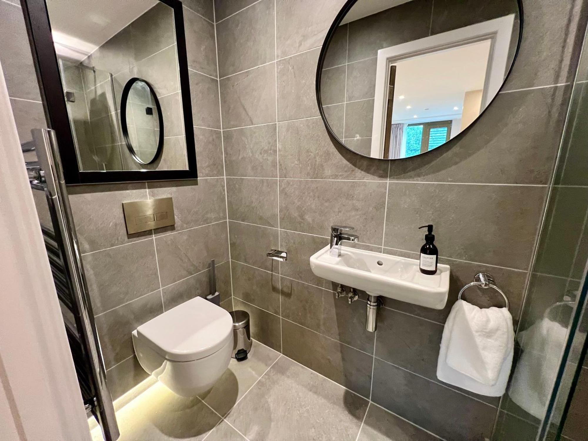 The Noir Blanc Retreat At Ryedale House Apartment York Bagian luar foto