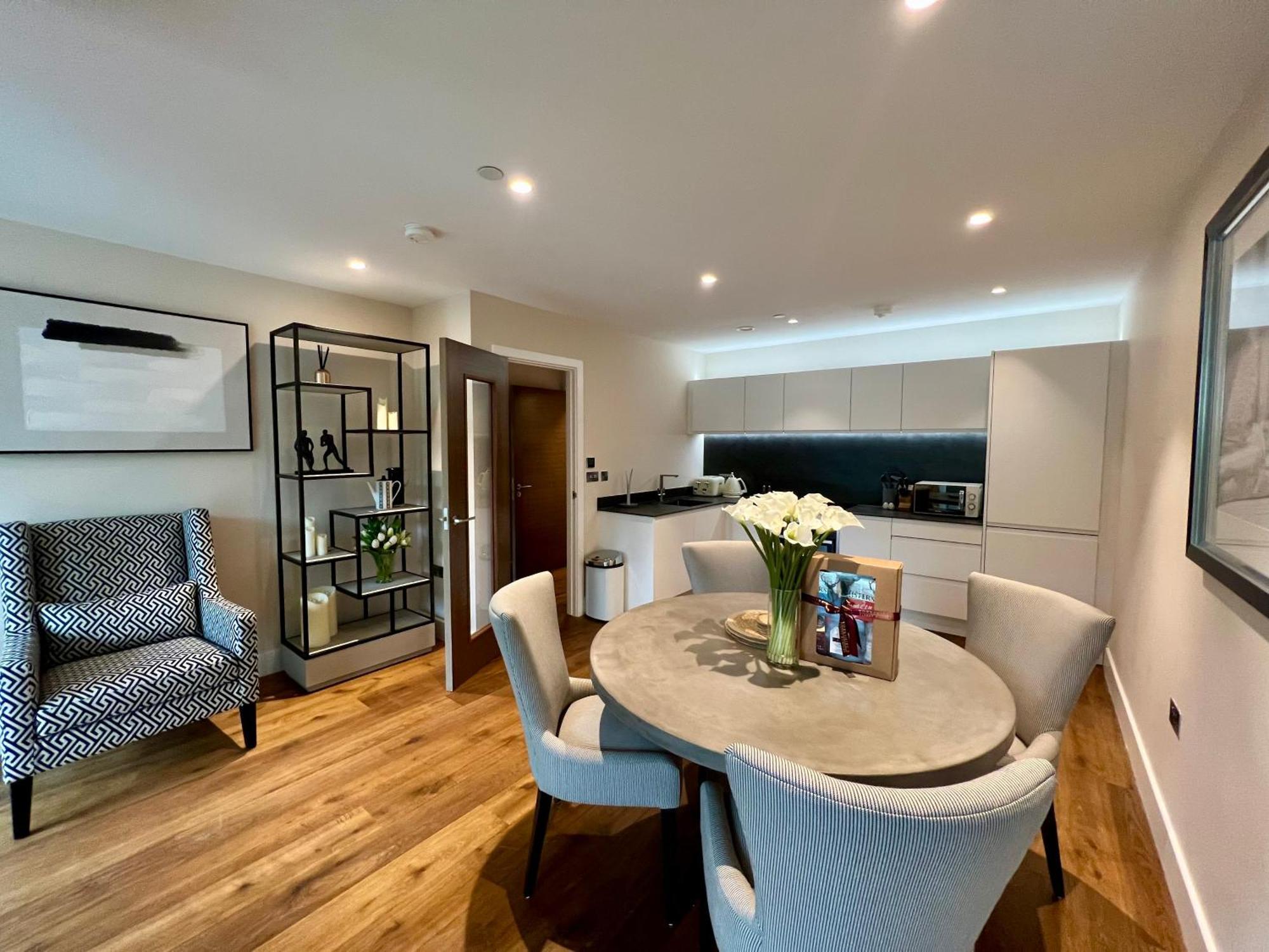 The Noir Blanc Retreat At Ryedale House Apartment York Bagian luar foto