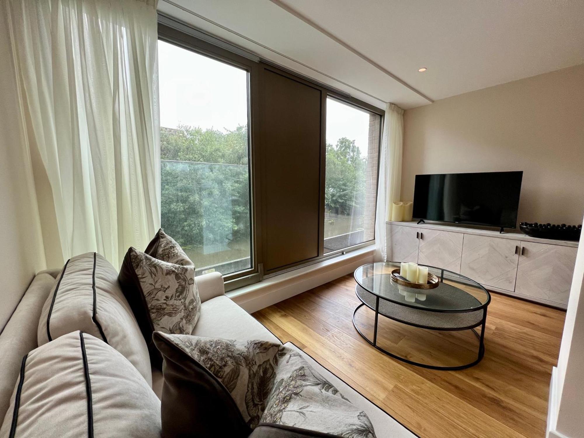 The Noir Blanc Retreat At Ryedale House Apartment York Bagian luar foto