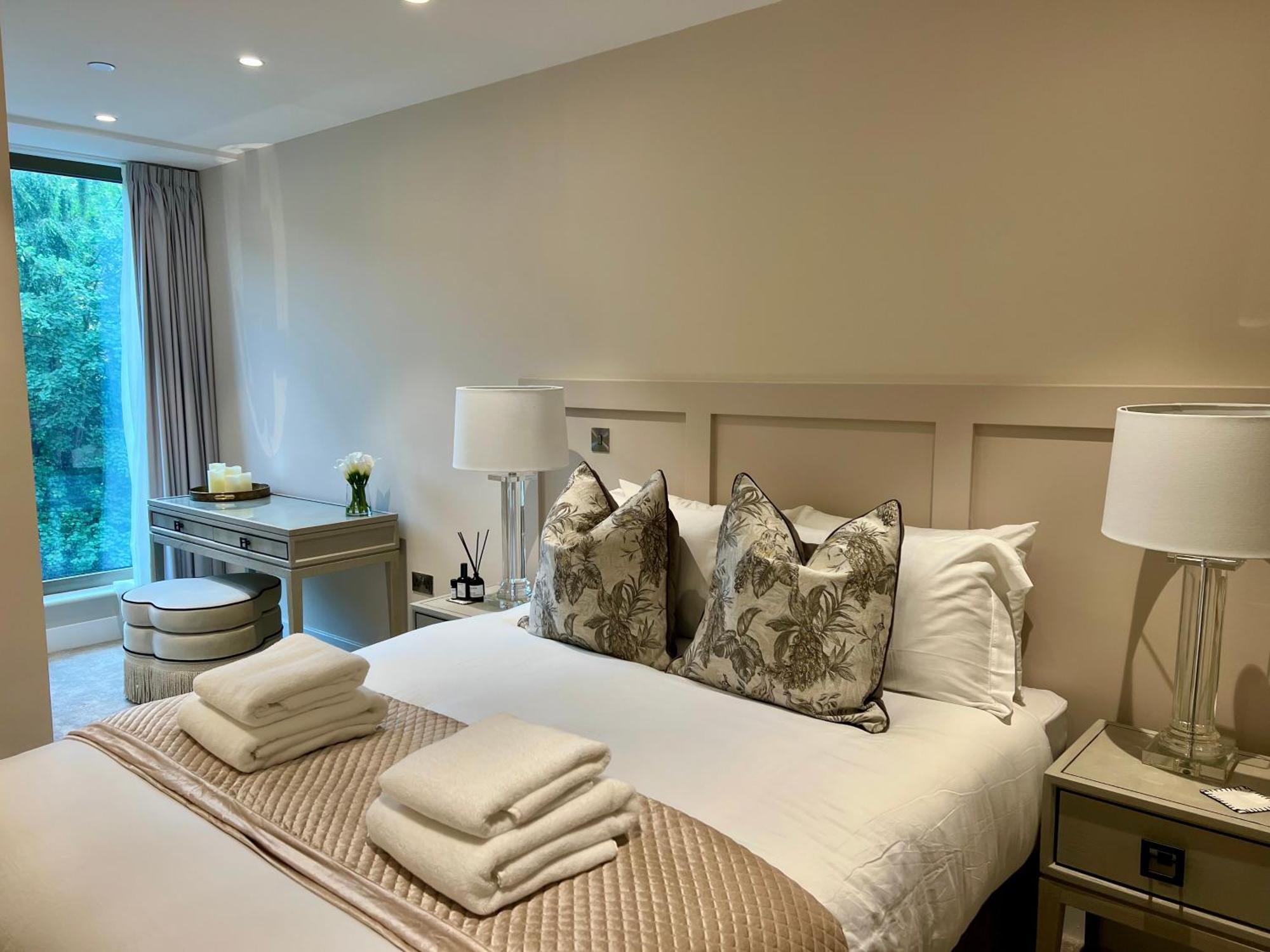 The Noir Blanc Retreat At Ryedale House Apartment York Bagian luar foto